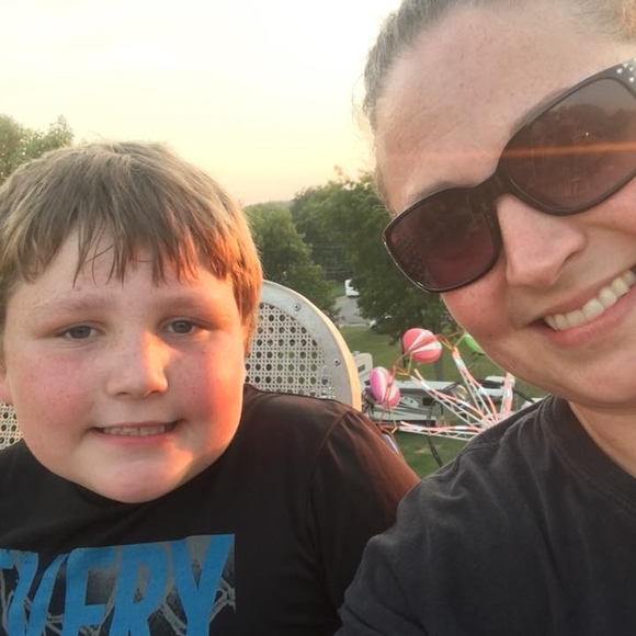 Meet your Posher, Julie - Picture 1 of 1